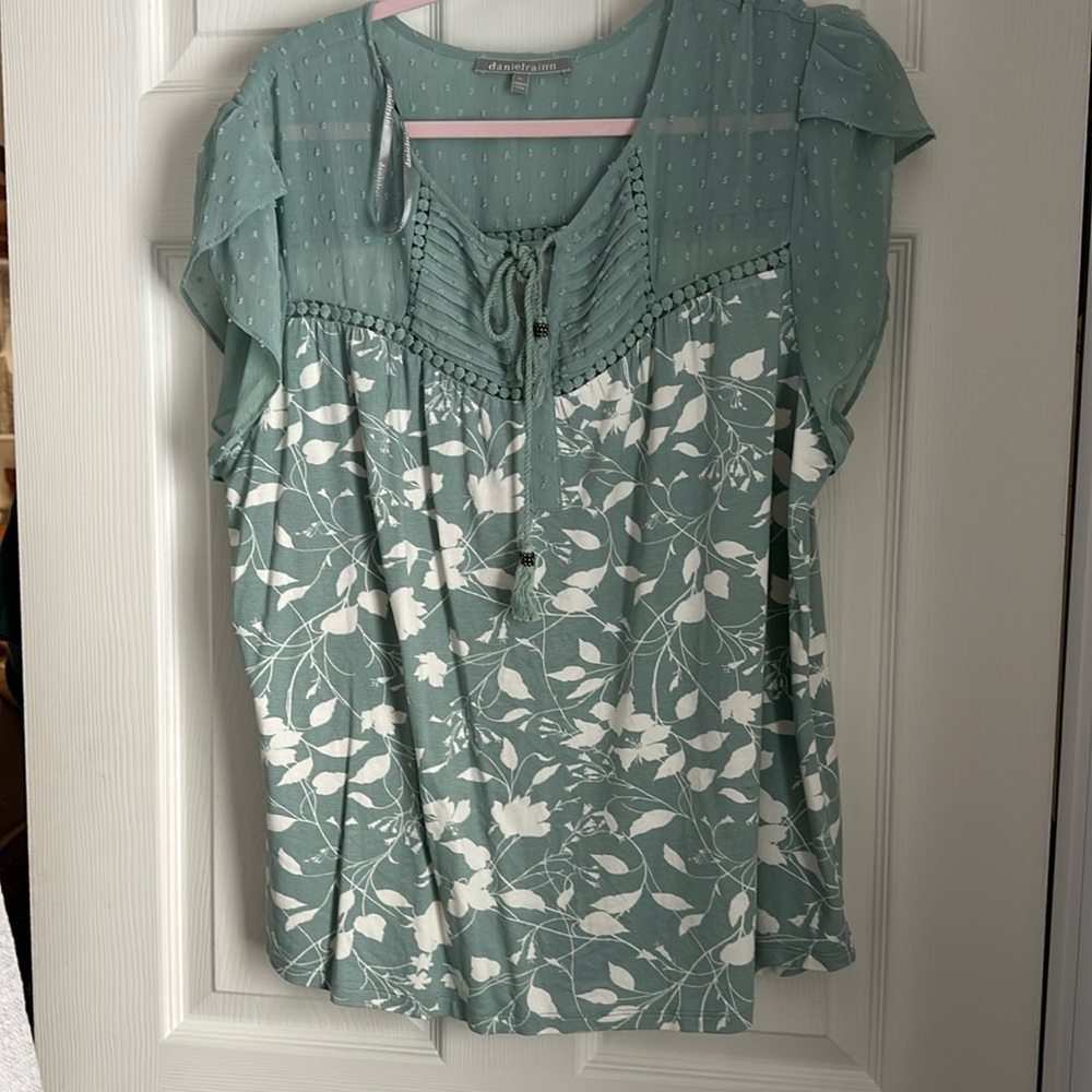 Seafoam green blouse size XL Daniel Rainn